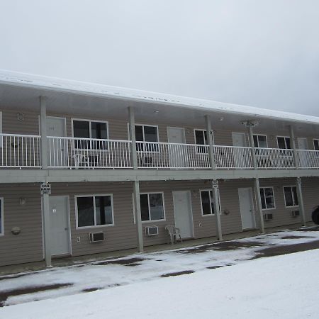 Kacee'S Northern Suites Fort Nelson Dış mekan fotoğraf