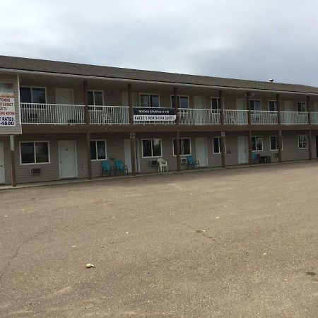 Kacee'S Northern Suites Fort Nelson Dış mekan fotoğraf